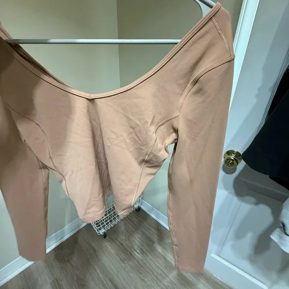 Lululemon Long Sleeve Crop Top in mauve - Picture 6 of 7